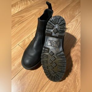 Doc Marten Chelsea Boots